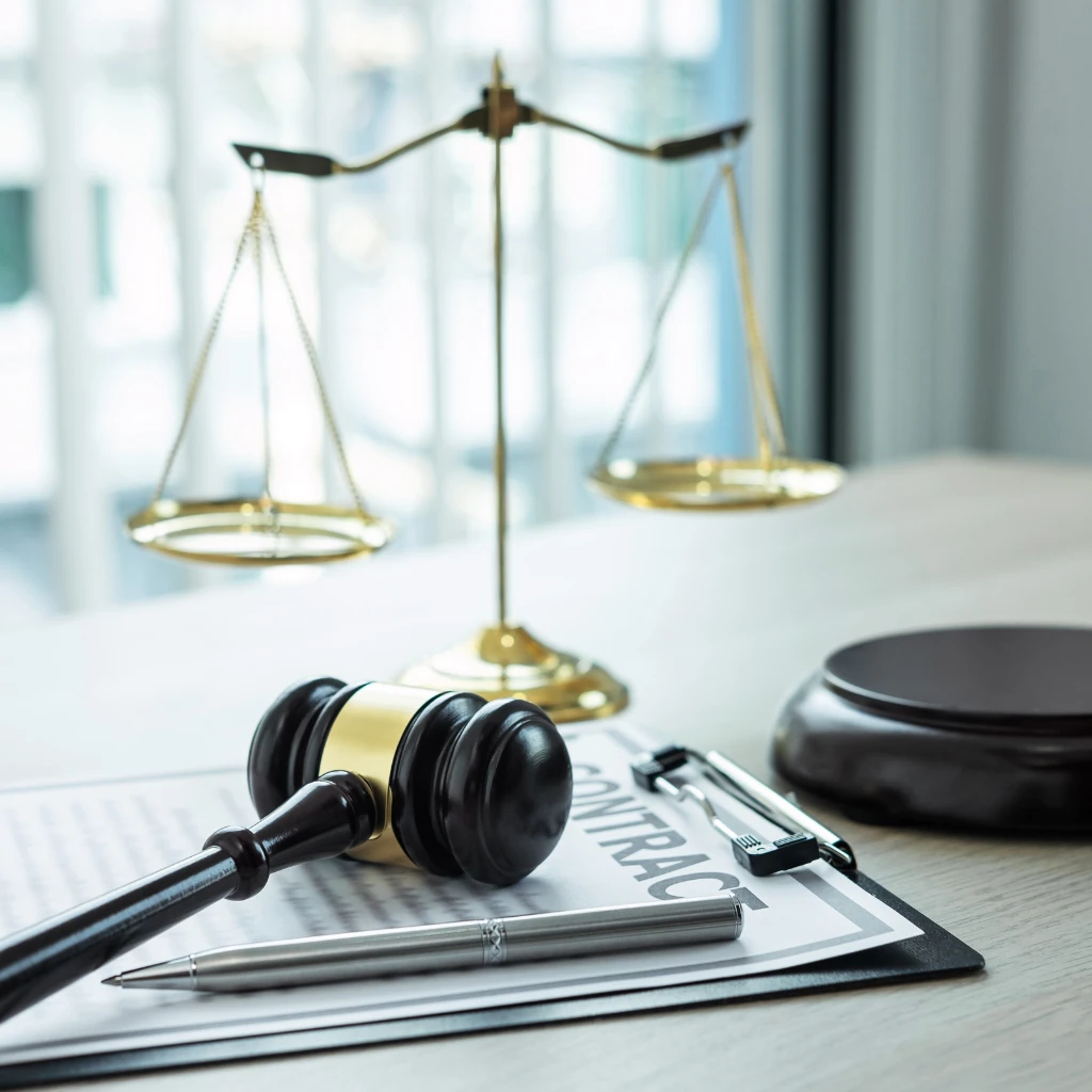 Consultoria Jurídica Tributária e Empresarial Imagem da balança que simboliza a justiça ilustrando o texto Consultoria Jurídica Tributária e Empresarial